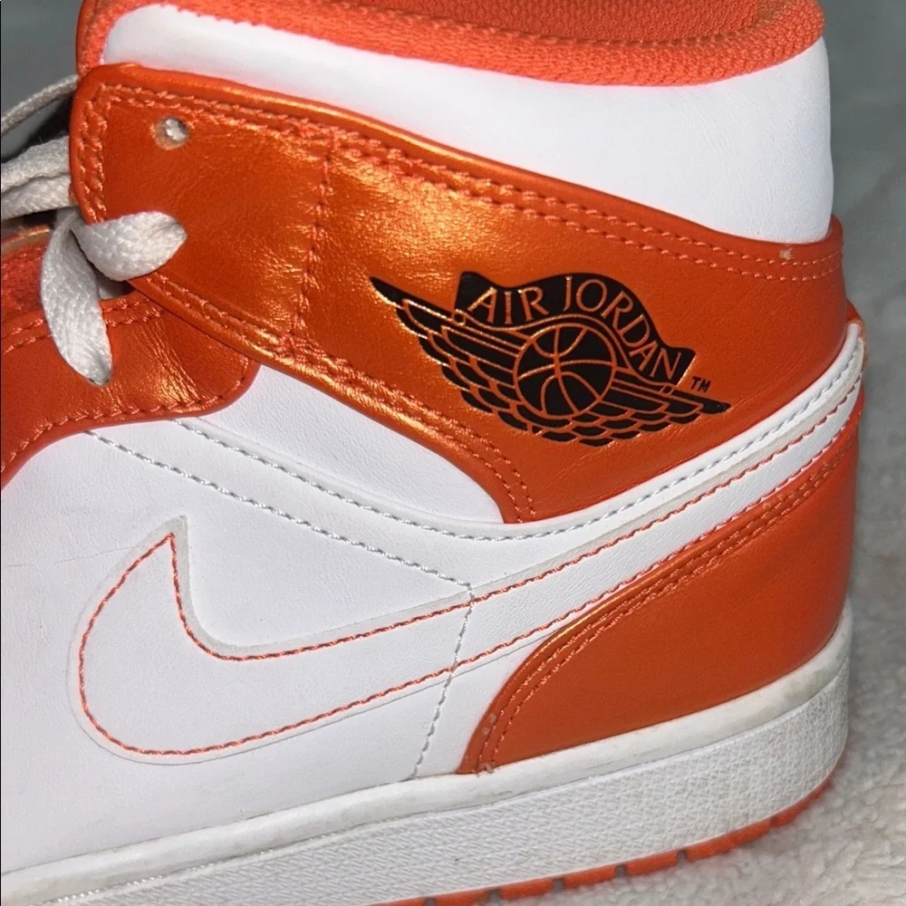 Nike Air Jordan 1 Mid SE Electro Orange Men’s Size 9.5